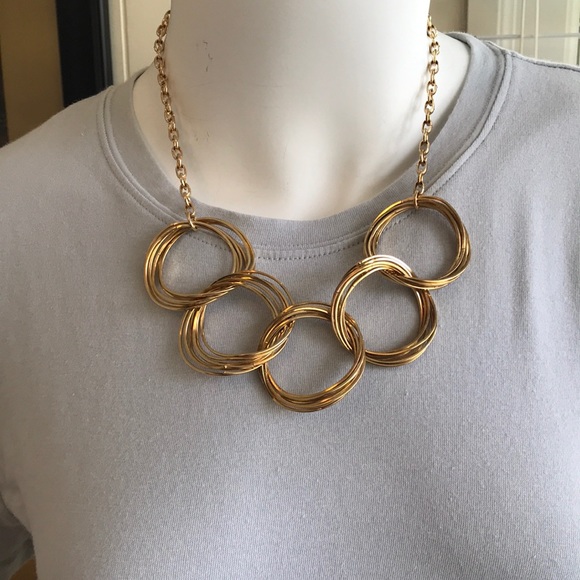 Jewelry - Gold Tone Wire Necklace